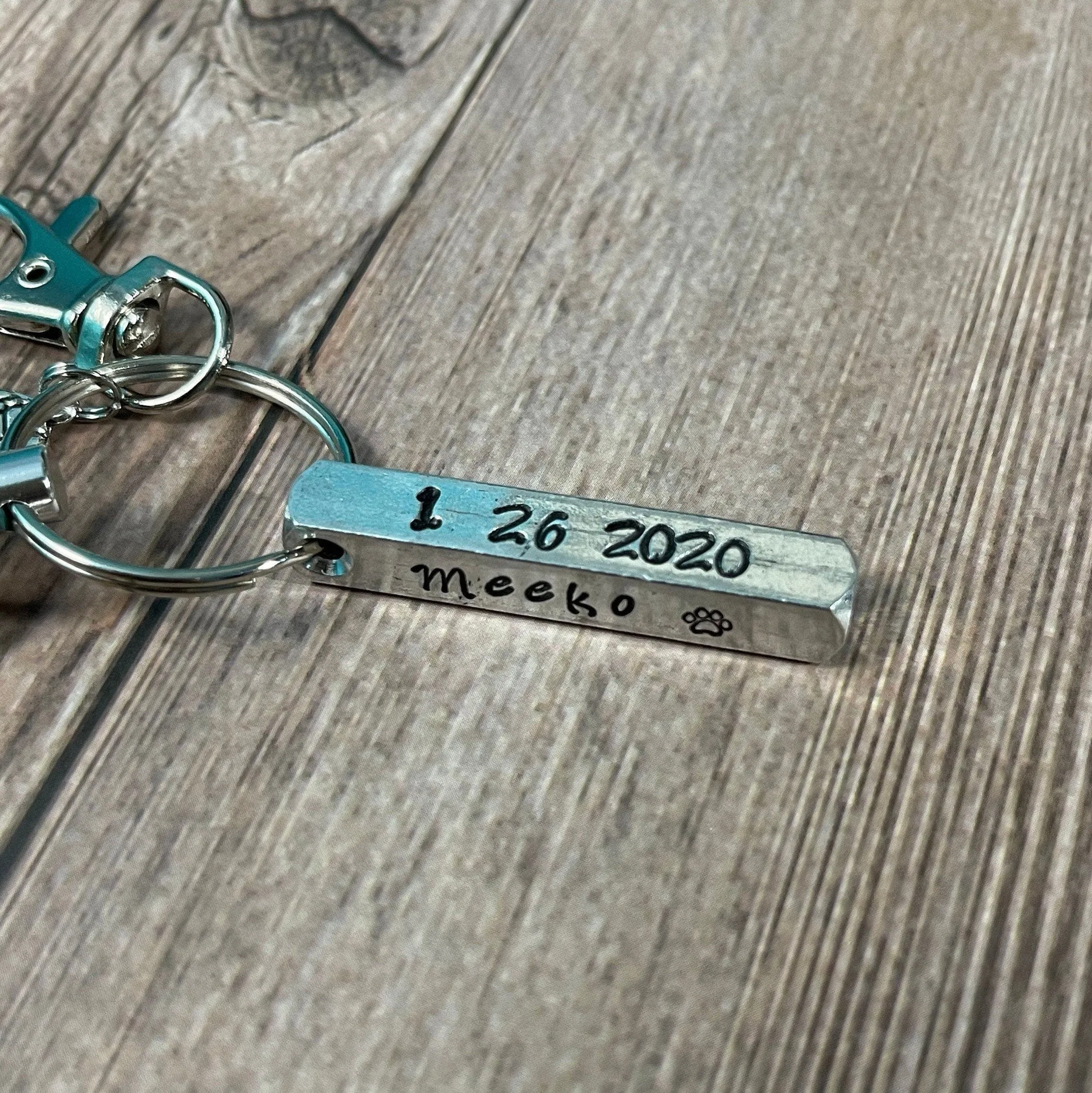PET LOSS MEMORIAL KEYCHAIN WITH KEEPSAKE CAPSULE