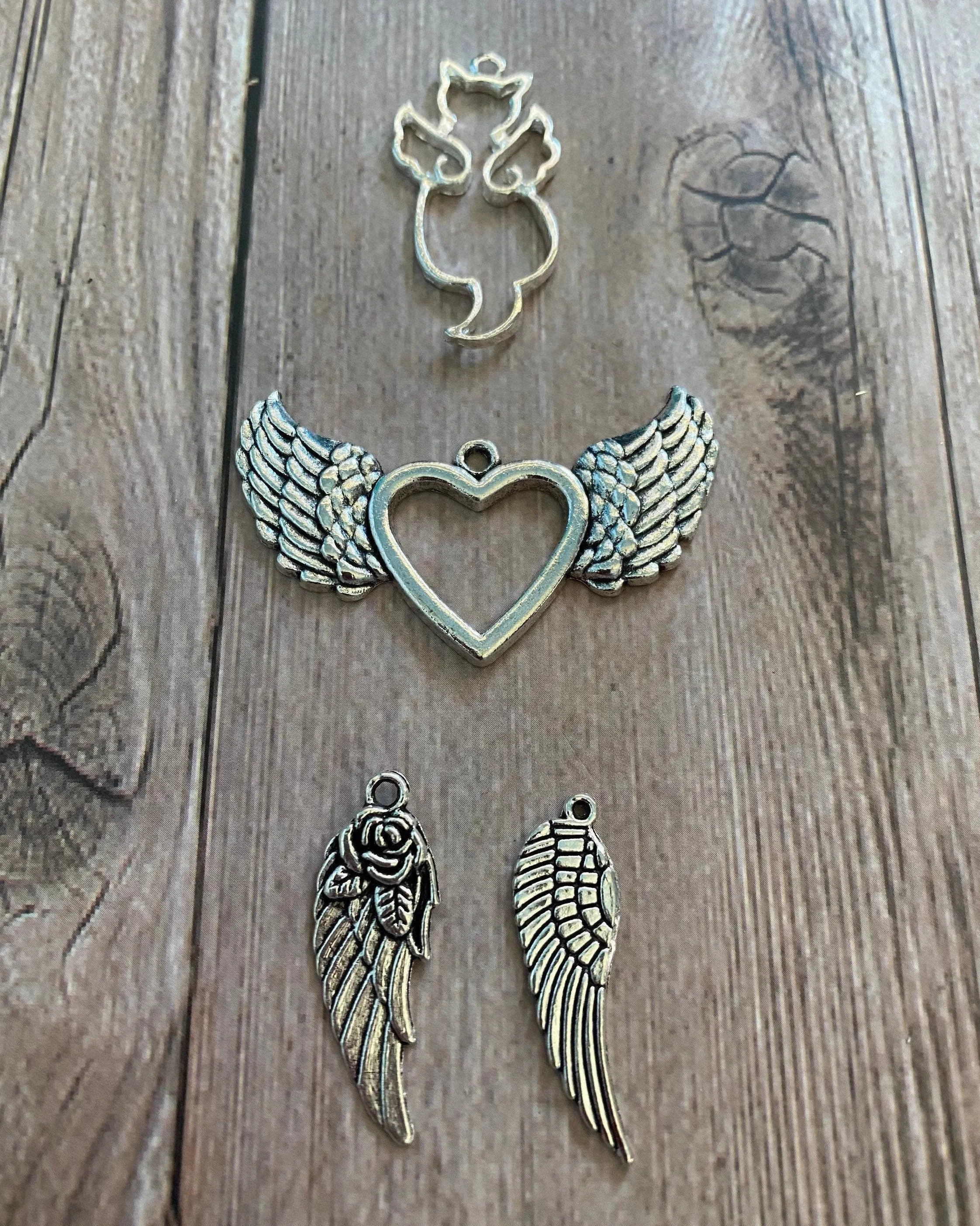 PET LOSS MEMORIAL KEYCHAIN WITH KEEPSAKE CAPSULE